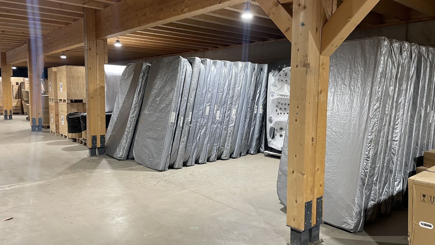 Whirlpools im Lager von Wellness Partner